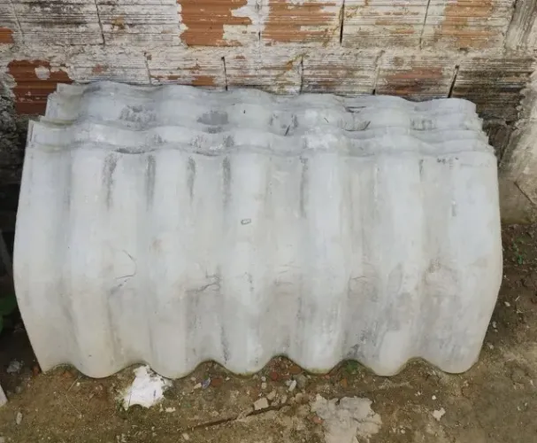 Vendo 11 Cumeeiras Fibrocimento Ondulada 20° - Em ótimo estado! - Entrego 25,00 cada