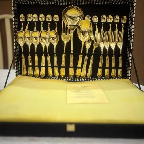 faqueiro de metal dourado italiano `gold plated cutlery`, cinzelado