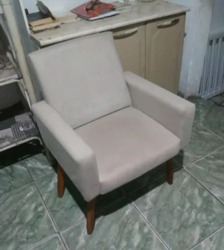 CADEIRA FINA UNICA GUALIDADE SHOW PRECISA APENAS PRENDER UM PÉ