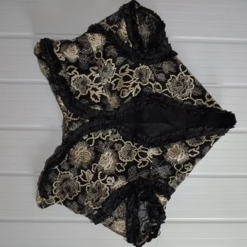 Colete feminino tamanho P Colete bordado forrado preto e dourado