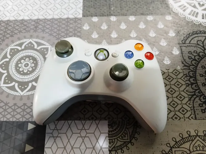 Controle x box 360 branco com defeito