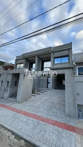 Sobrado com 3 suítes à venda no bairro Ressacada em Itajaí