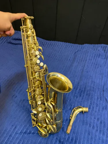 Saxofone eagle  + acessórios 