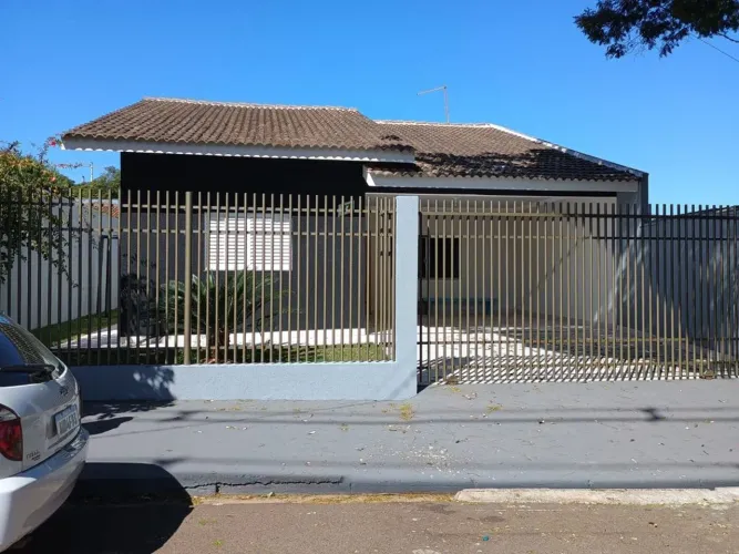 Vende-se Casa no Conjunto Júlio Zacharias em Nova Esperança