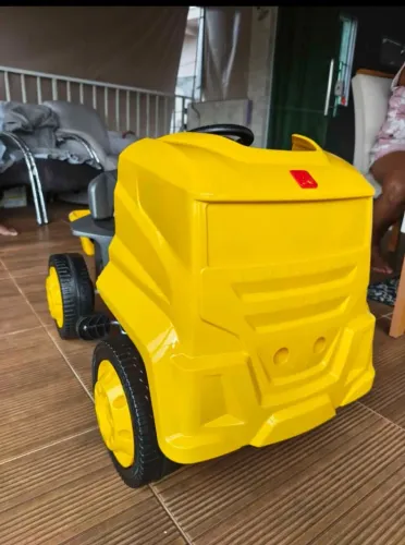 Caminhão para crianças com pedal