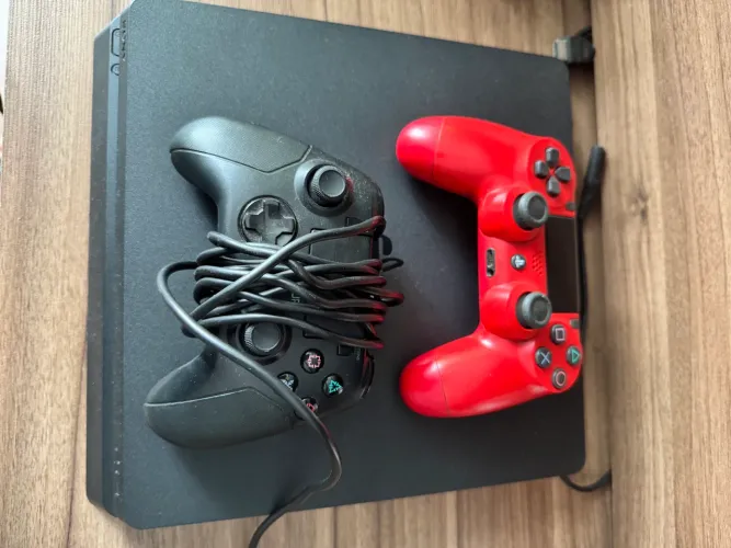 Ps4 slim seminovo 1T com um controle 