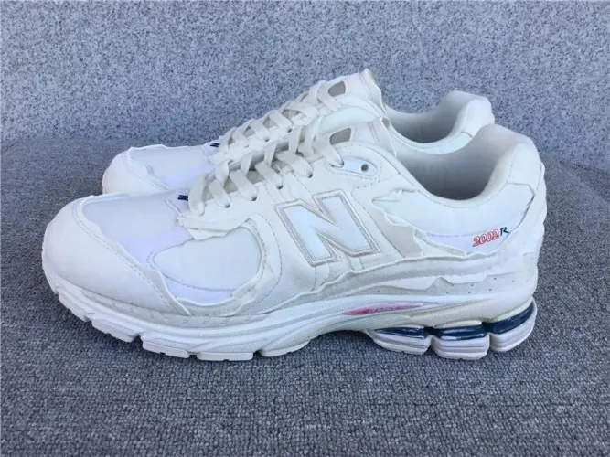 New Balance 2002r Protection PEAK SEA SALT - 42