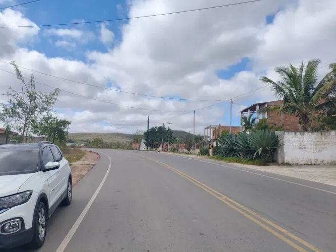Terreno com 700 metros em frente a pista
