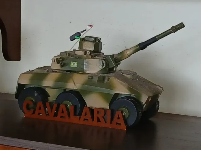 Blindado Artesanal em Madeira - Cavalaria