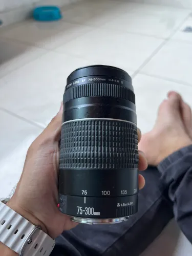 Lente Canon EF 75-300 mm F/4-5,6 Iii