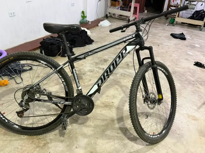 Bicicleta Promax Race Aro 29 - Quadro Alumínio - Freio a Disco - Excelente Estado