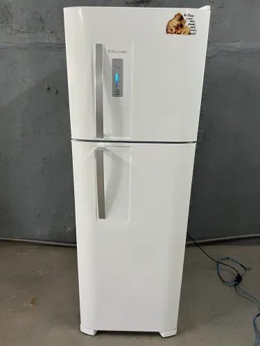 Geladeira de Eletrolux Frost free 127v.