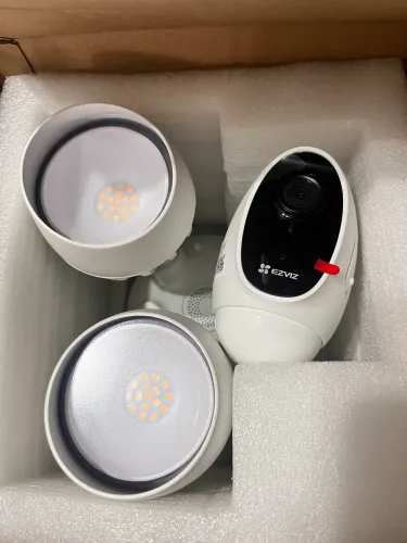 Câmera Wi-Fi Externa Ezviz LC1C Full HD 2MP c/ Holofotes e Sensor de Movimento