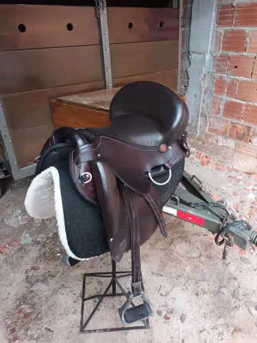 Vendo selas pra cavalos