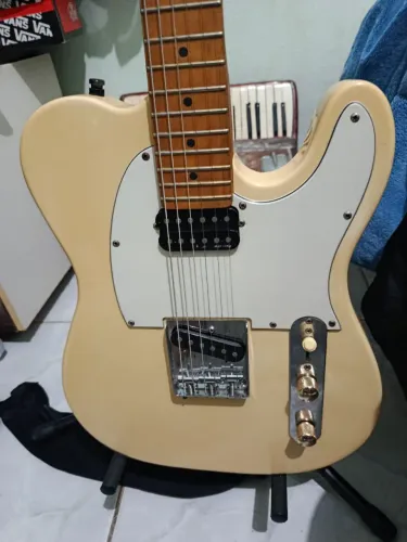 Guitarra Telecaster modificada 