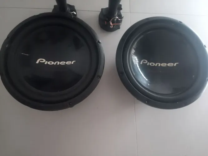 Vendo dois auto falante Pioneer e duas corneta