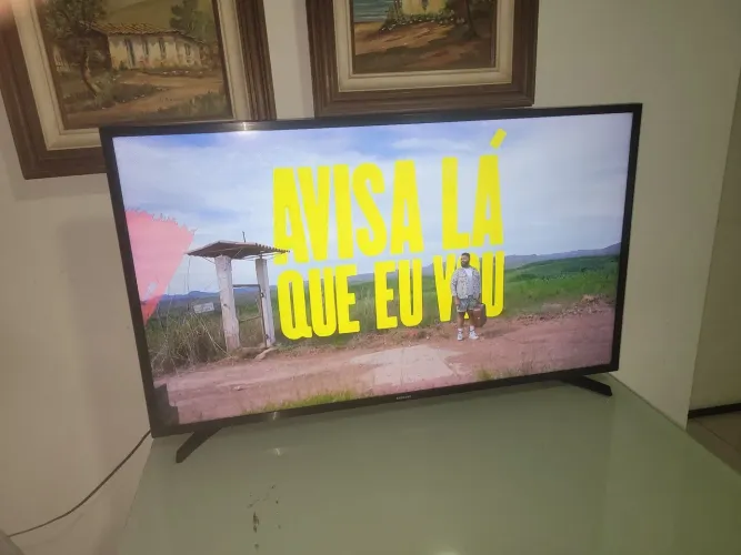 Smart TV Samsung 43" Completa, Com os Pés e Controle Remoto