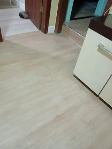 2 casas com garagens e quintal
