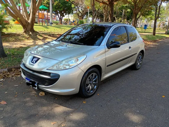 Peugeot 207 X-line 1.4 Flex 8V 3P 2011