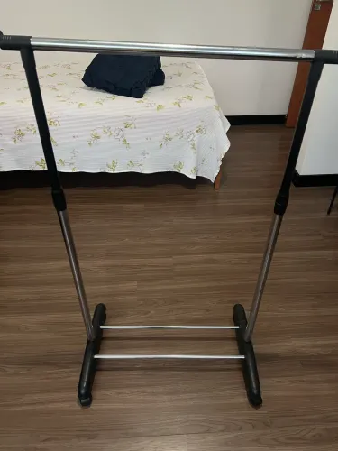Vendo araras muito novas (usei temporariamente até o guarda roupa ficar pronto)