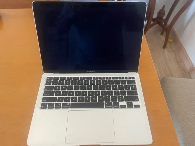 Macbook Air 2337 tela quebrada 