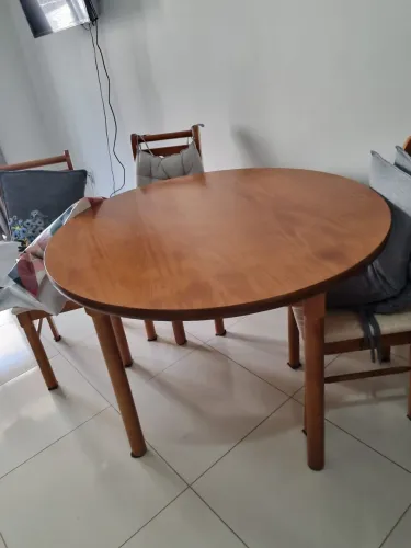 Mesa com 4 cadeiras
