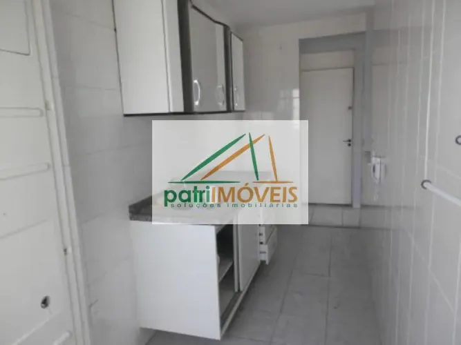 Apartamento prático com 2 dormitórios e garagem em Vila Guilhermina, São Paulo, a 300m do
