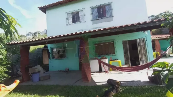 Fazenda/Sítio/Chácara para venda possui 100 metros quadrados com 4 quartos