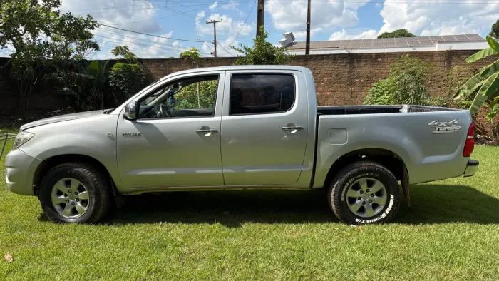 Toyota Hilux CD D4-d 4X4 2.5 16V 102cv TB Dies. 2010