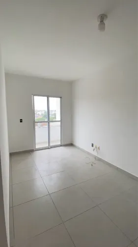 Apartamento com sacada/ Areao 