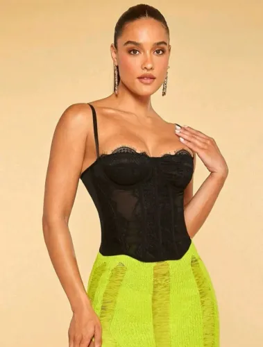 Cropped/corselet preto de renda