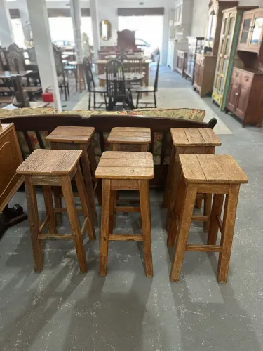 Banquetas de madeira - 199,00 cada 