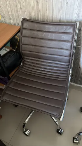 Vendo cadeira de reunião