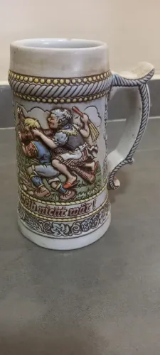 Copo de chopp em porcelana 