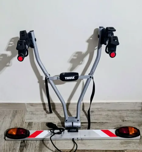 Transbike original thule para 2 bikes engate universal e placa com luzes 