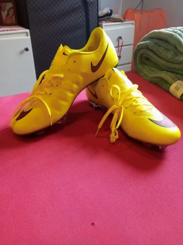 Chuteira NIKE MERCURIAL 