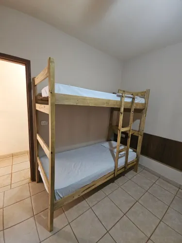 Vende beliches para alojamento.
