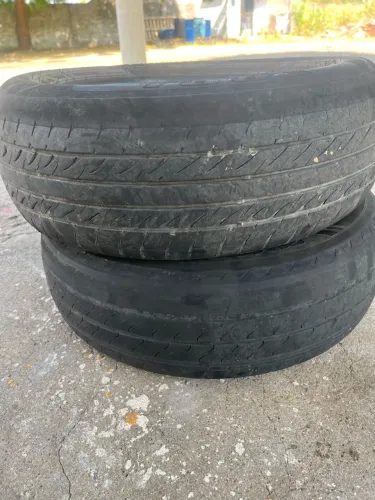 Vendo 2 pneus 13 175/70 meia vida