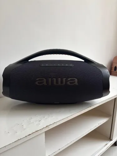 Vende - se caixa de som Bombox.