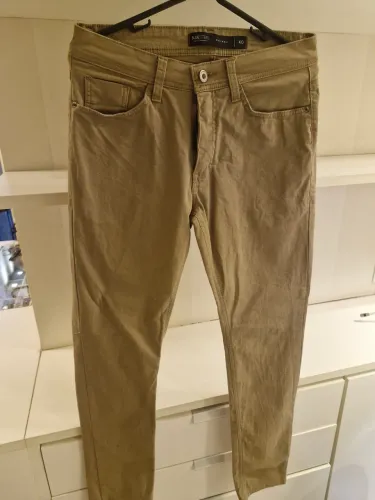 Calça de sarja beje 