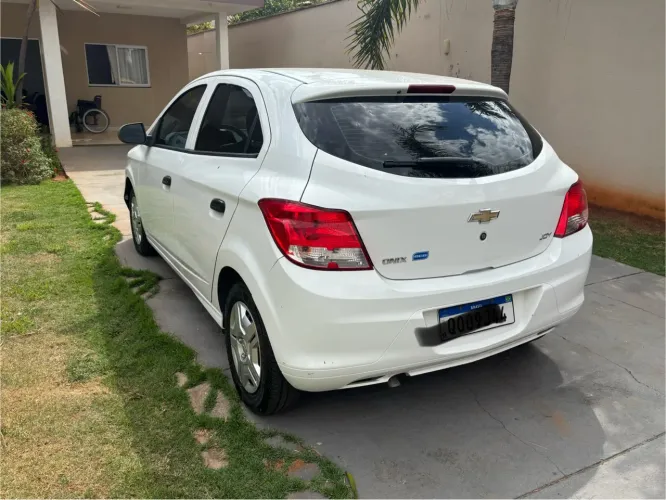 Chevrolet Onix JOY Hatch 1.0 8V Flex Mec. 4P 2018