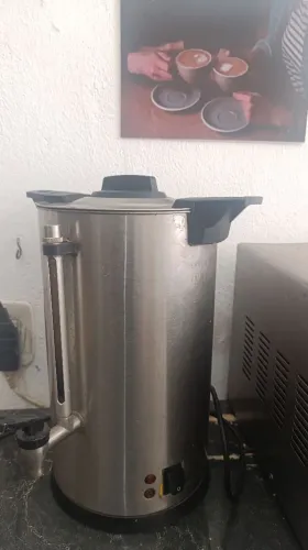 Vendo cafeteira elétrica em ótimo estado de conservação 