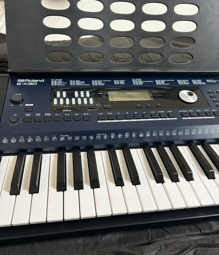 Teclado Roland E-X30