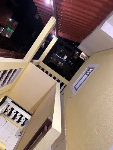 Casa com água e luz inclusa 