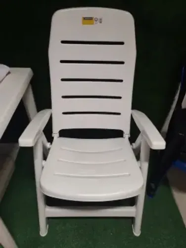 Espreguiçadeira Plástica Cadeira Reclinável Branca Conforto Leve para Jardim e Varanda