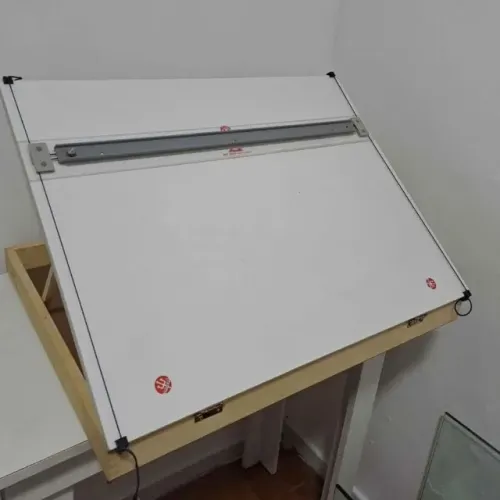 Mesa para desenho com régua paralela TAM A2 com maleta de proteção