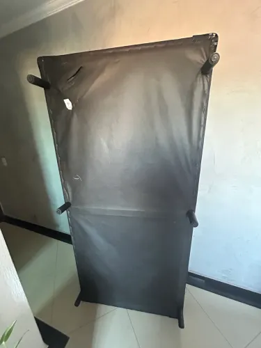 Cama box de Solteiro .