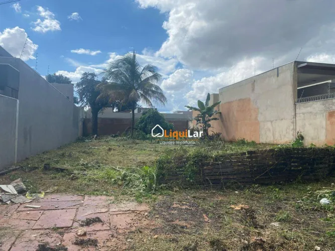 Terreno à Venda no Rita Vieira com 450 m² em Asfalto, Melhor Localização e Pronto para Con