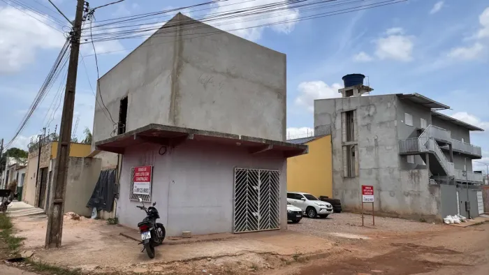 Vendo lote com construção