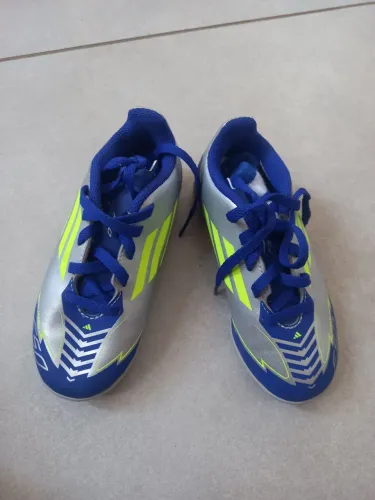 Chuteira adidas